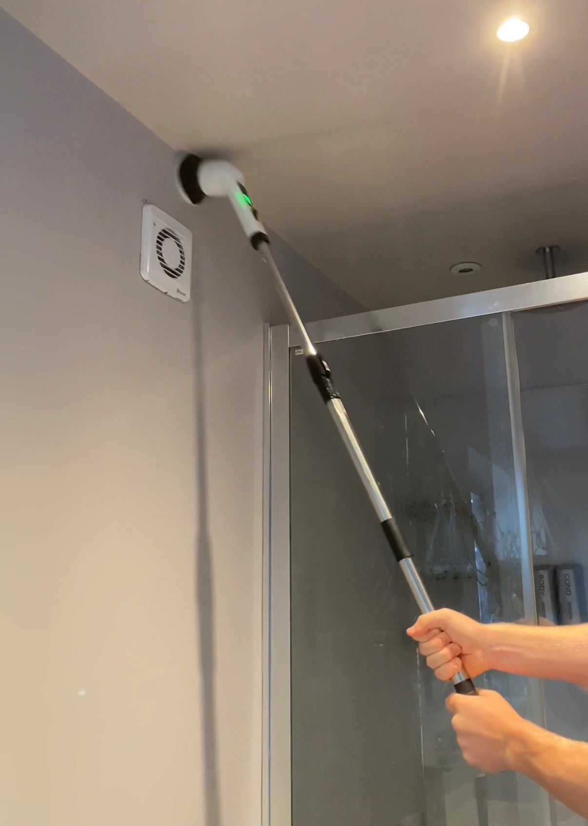 Cordless Electric Scrubber - 8 Replaceable Heads and Telescopic Handle